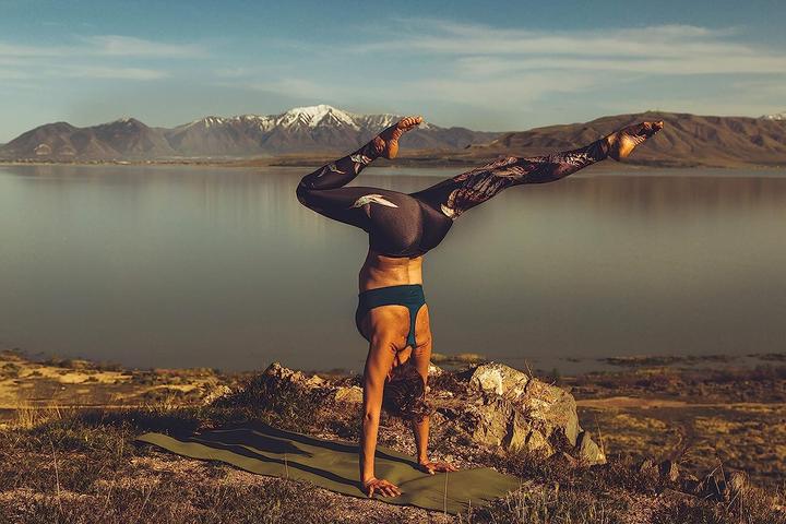 Produktbild JadeYoga Harmony Professional Yogamatte Olivgruen (5 mm)