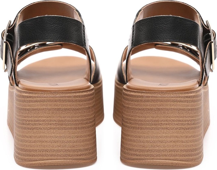 Produktbild Inuovo präsentiert eine modische Keilsandalette aus hochwertigem Leder für die warmen Tage im Jahr. (41)