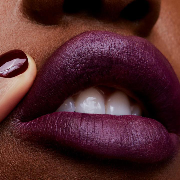 Produktbild MAC Cosmetics Powder Kiss Lipstick (P For Potent)