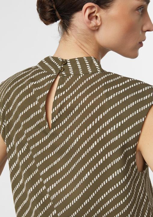 Produktbild Comma Bluse Chiffonbluse mit subtiler Power Schulter im Allover Print (42)
