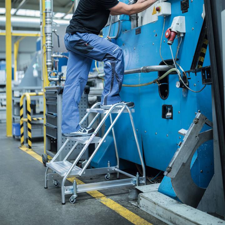 Produktbild Munk Arbeitspodest einseitig begehbar Aluminium geriffelt 4 Stufen (Gerüst, 101 cm)