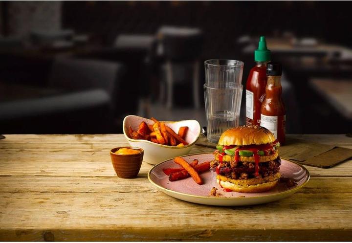 Immagine prodotto Churchill Piastra a triangolo di petalo rosa stonecast piatto piatto 22.9cm (1 x, 22.90 cm)