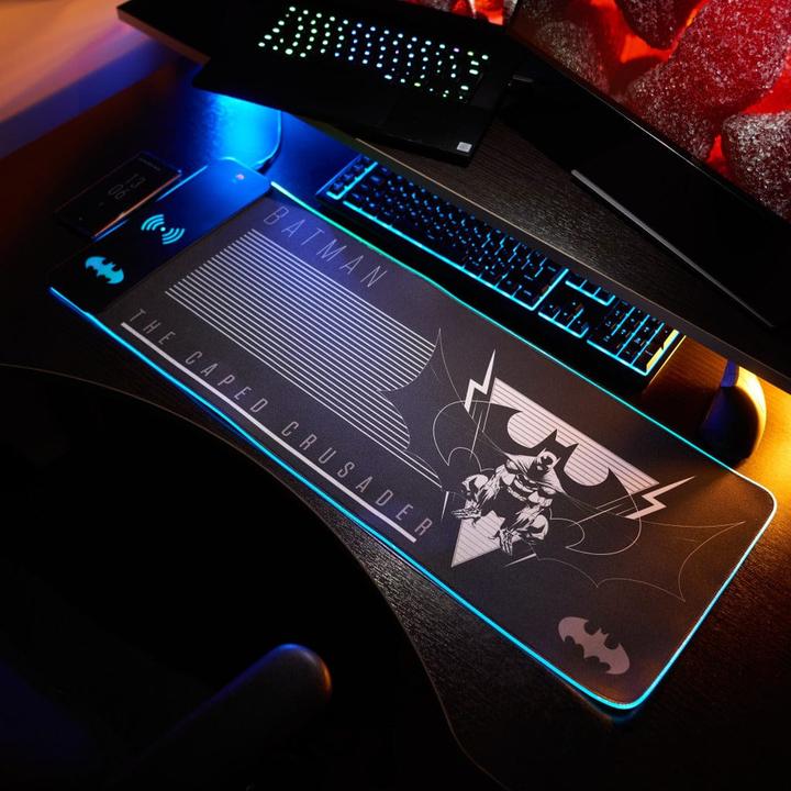 Produktbild Numskull Batman - Oversize Gaming Mat & Mobile Charger (XXL)