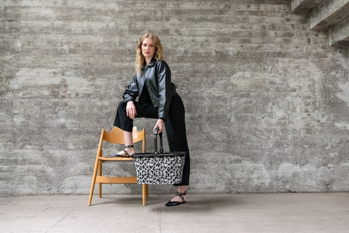Actual product image reisenthel carrybag frame leo nero