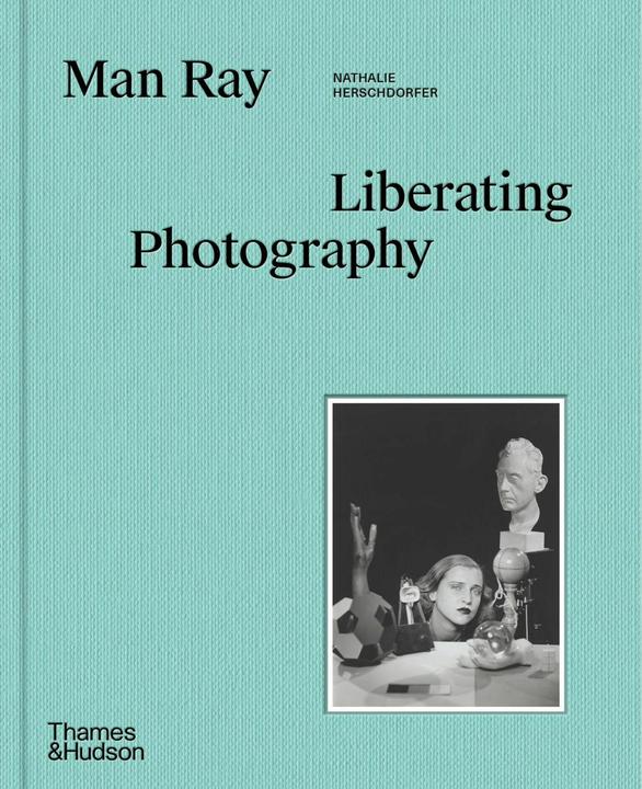 Immagine prodotto Man Ray: Liberating Photography (Inglese, Nathalie Herschdorfer, Wendy Grossman, 2024)