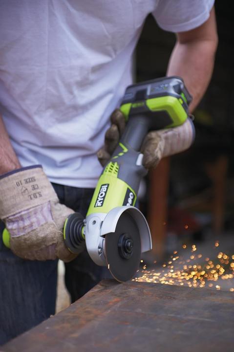 Actual product image Ryobi Ensemble de 9 outils 18V avec perçage, vissage, ponçage, sciage et éclairage