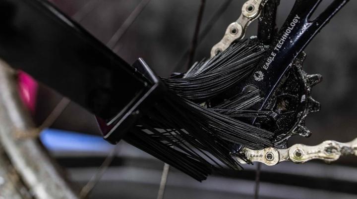 Produktbild Muc-Off Reinigungsbürste Bicycle Chain Brush, Set: Nein, Sportart (976.50 ml, Bürste)