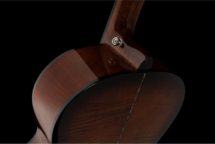 Image du produit PRS SE P50E Parlor - Natural / Black Gold (Guitare occidentale, Chambranle : Figured Maple, Chevalet : Ebony, Fond : Figured Maple, Manche : acajou, Selle : Bone, Table d'harmonie : Sitka Spruce massif, Touche : Ebony)