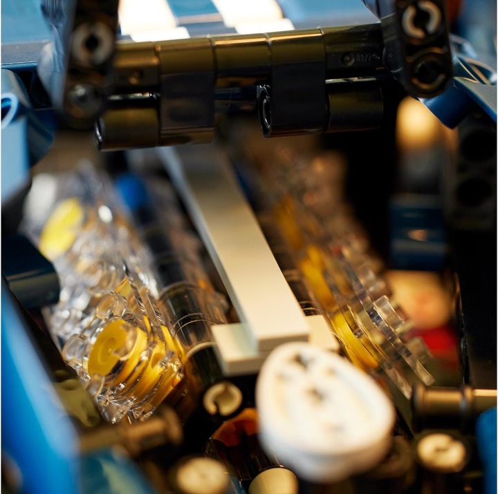 Actual product image LEGO Ford GT 2022 (42154, LEGO Technic)