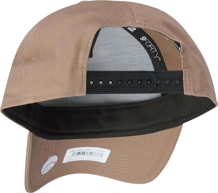 Actual product image New Era 9Forty Snapback Trucker Cap - New York Yankees khaki