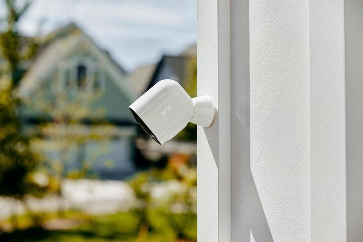 Produktbild Arlo Pro 3 Spotlight Kamera, Zusatzkamera weiss (2560 x 1440 Pixels)