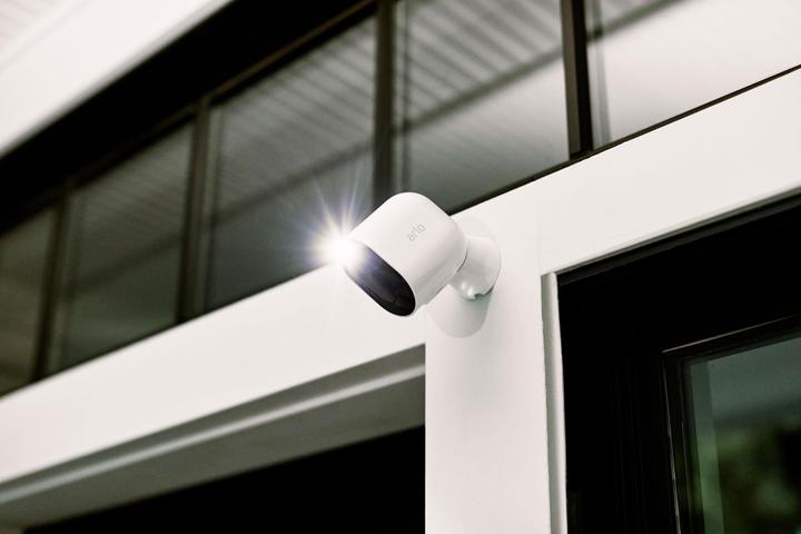 Produktbild Arlo Pro 3 Spotlight Kamera, Zusatzkamera weiss (2560 x 1440 Pixels)
