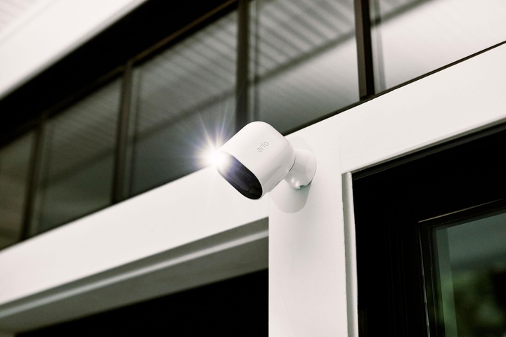 Actual product image Arlo Pro 3 Spotlight, kit 2 cameras white (2560 x 1440 Pixels)
