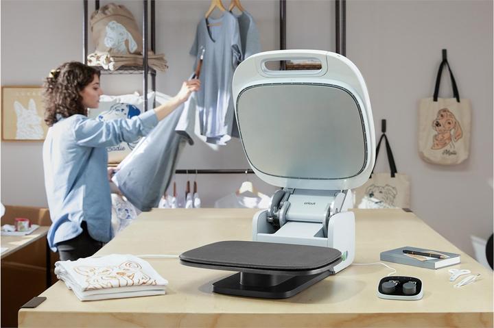 Actual product image Cricut Autopress