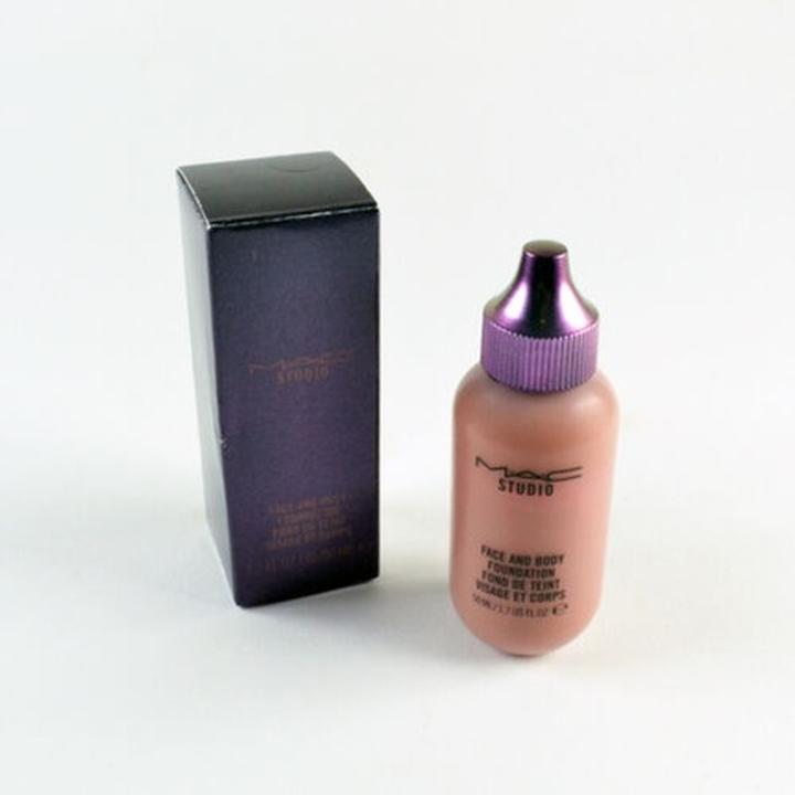 Produktbild MAC Cosmetics Studio Face and Body Foundation