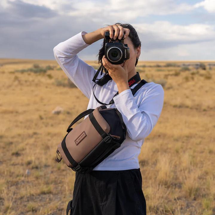 Actual product image Wandrd ROGUE Sling 6L Atacama Clay V2 (Camera shoulder bag, 6 l)