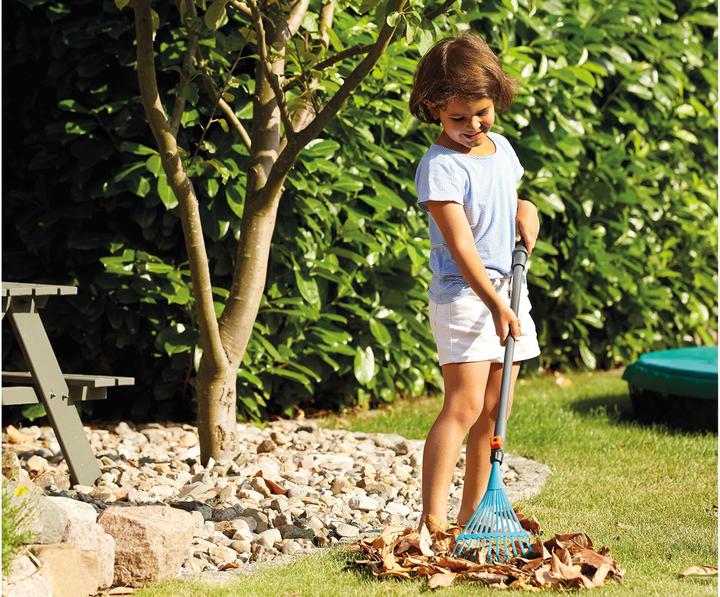 Actual product image Gardena FOR LITTLE GARDENERS Wire broom, for children, 88.5 cm, universal plug-in system