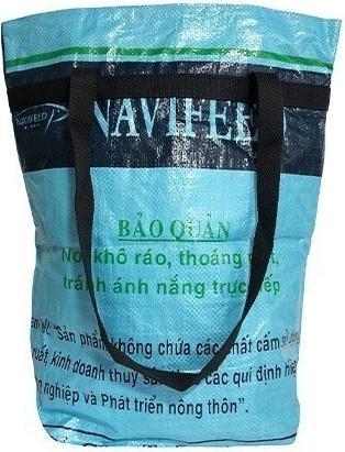 Image du produit Bekos Upcycling - Grosse Einkaufstasche aus recycelten Fischfuttersäcke blau / grün