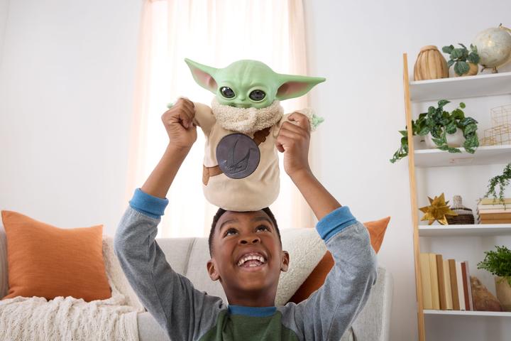 Actual product image Star Wars 10" Grogu Pick Me up Feature Plush (22.86 cm)