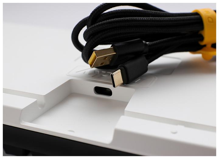 Immagine prodotto Ducky Tastiera da gioco One 3 Classic nera/bianca, LED RGB - MX-Red (USA) (USA, Cablato)