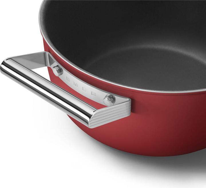 Actual product image Smeg CKFC2411RDM Casserole Ø 24 cm with glass lid, 2 handles, red (24 cm, Casserole + Stewpot, Aluminium, Stainless steel)