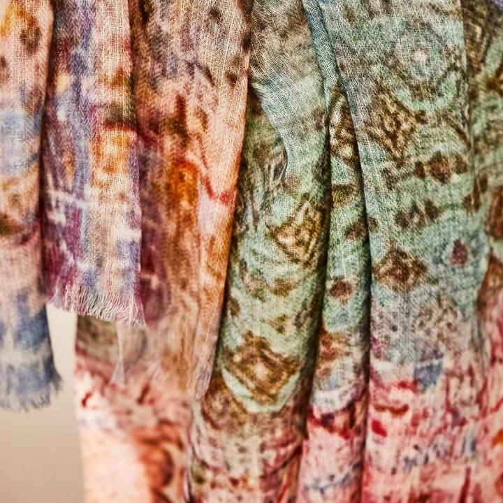 Actual product image Loberon Scarf Léa colourful