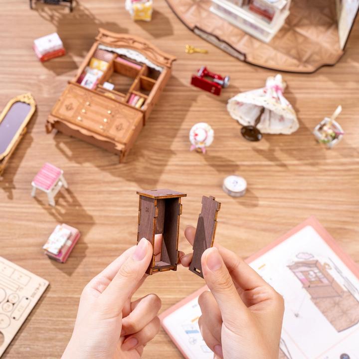 Actual product image Robotime Modellbausatz 'Elsa's Tailoring'