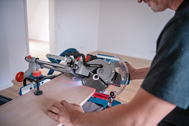 Image du produit Bosch Professional Scie pendulaire à onglet à accu BOSCH Click+Go GCM 18V-216 D BITURBO