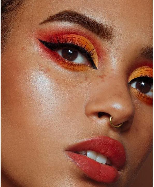 Actual product image Sleek MakeUP i-Divine (Royal flush)