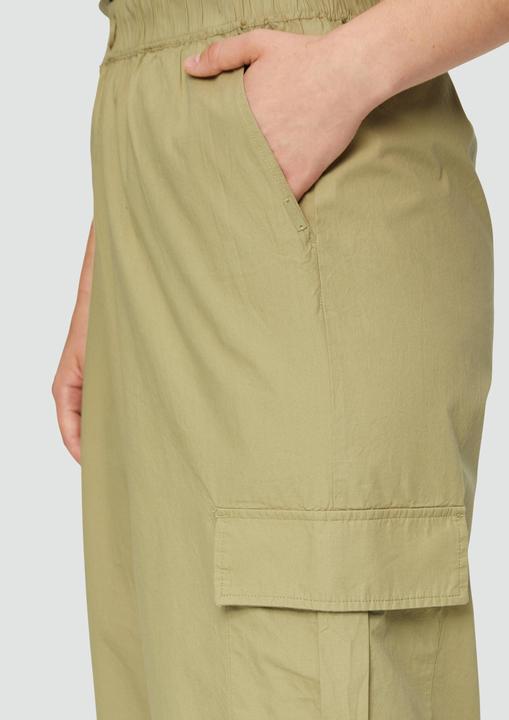 Image du produit S.Oliver Hose Wide Leg-Hose mit Cargotaschen und angedeutetem Verschluss (46)
