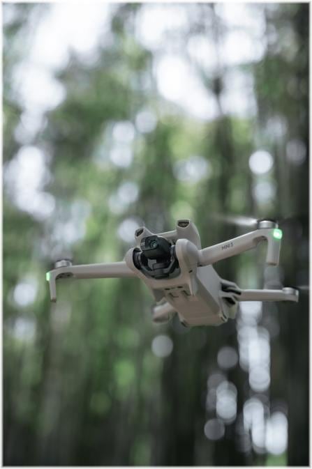 Image du produit DJI Mini 3 avec contrôleur RC et Fly More Combo (38 min, 248 g, 48 Mpx)
