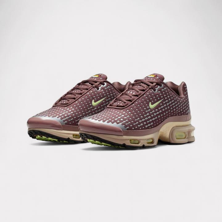 À peine Volt, Argent Métallique, Éclipse de prune, Grain d'or métallique, Malt, Noir