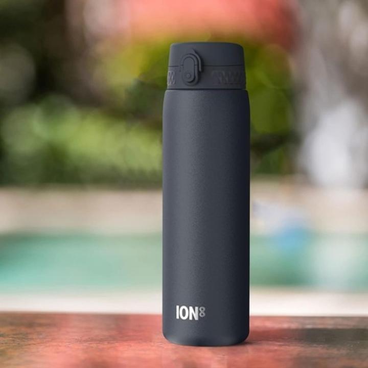 Produktbild ION8 Vacuum Insulated Stainless Steel 1 Litre Water Bottle 920ml 31oz Ash Navy (0.92 l)