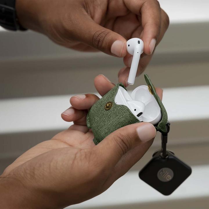 Produktbild TwelveSouth AirSnap Stofftasche für AirPods Olive Green (Kopfhörer Tasche)