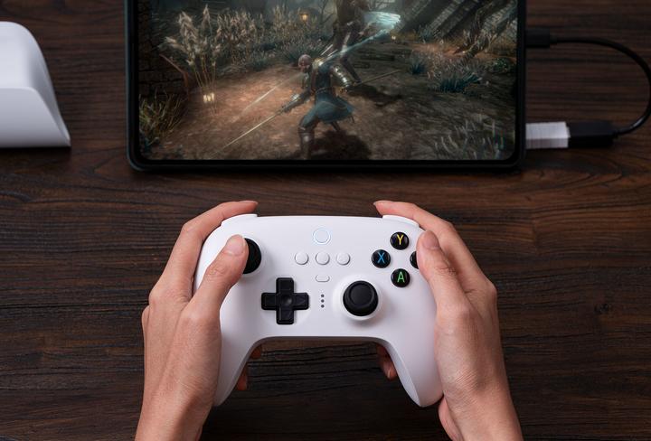 Immagine prodotto 8bitdo Ultimate Controller con stazione di ricarica (PC, Switch)