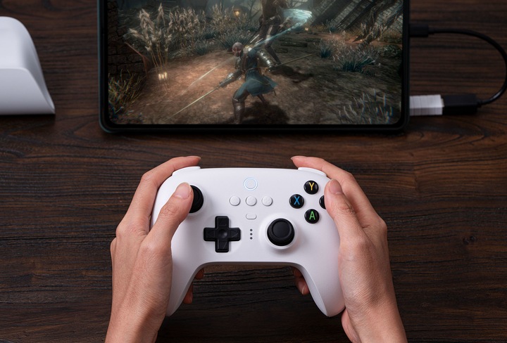 Immagine prodotto 8bitdo Ultimate Controller con stazione di ricarica (Switch, PC)
