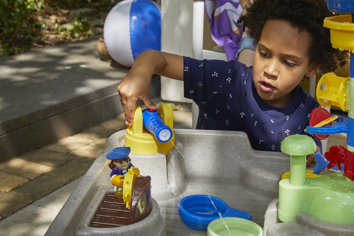 Produktbild Little Tikes Wasserspieltisch Piratenschiff