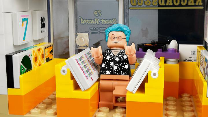 Image du produit LEGO Ideas BTS Dynamite (21339, LEGO Ideas, LEGO difficiles à trouver)