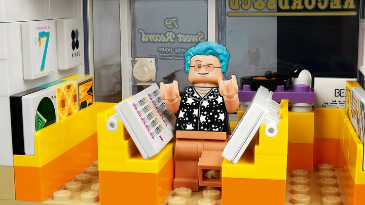 Actual product image LEGO Ideas BTS Dynamite (21339, LEGO Ideas, LEGO Rare Sets)