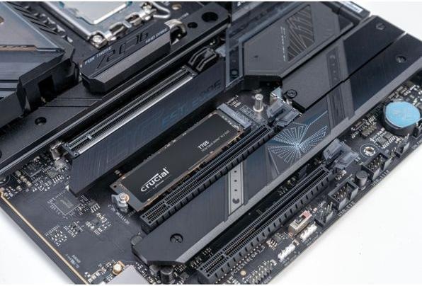 Image du produit Crucial T705 (2000 Go, M.2 2280)