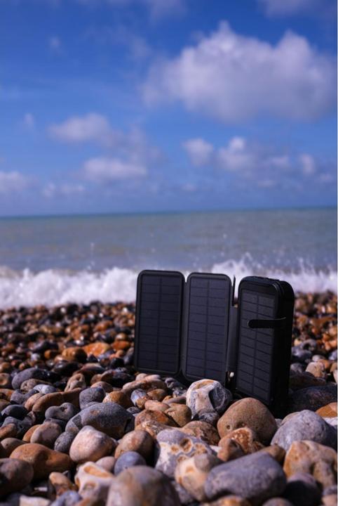 Actual product image Boompods Neutron Fold Solar Powerbank 16000mAh (16000 mAh, 88 Wh)
