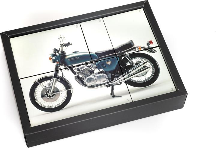 Actual product image Franzis Publisher Honda CB 750 67215 kit from 14 years box