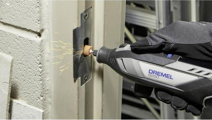 Produktbild Dremel 8250 2.0 Ah 12V Li-Ion 5-tlg. Zubehör