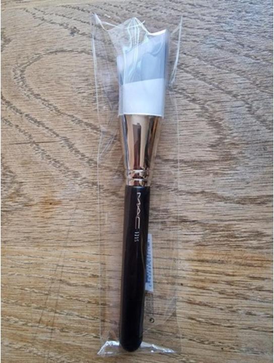 Image du produit Mac Knives 171S Smooth-Edge All Over Face Brush (Fond de teint)