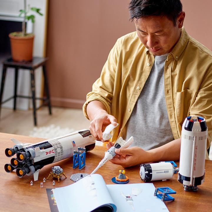 Produktbild LEGO NASA Apollo Saturn V (92176, LEGO Ideas, LEGO Seltene Sets)