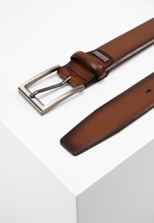 Actual product image Bugatti Belt leather (105)