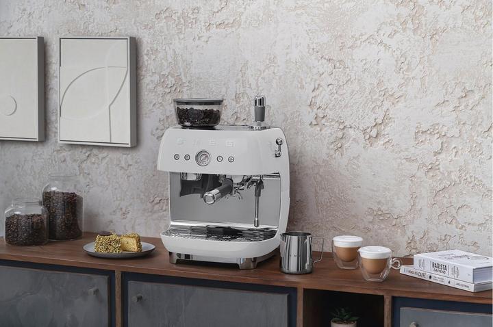 Actual product image Smeg EGF03WHEU Espresso machine, fully automatic coffee machine 50s Style, white