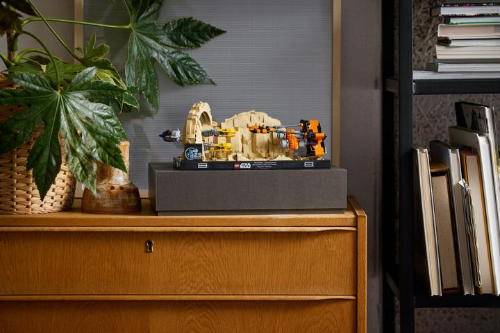 Produktbild LEGO Podrennen in Mos Espa – Diorama (75380, LEGO Star Wars)