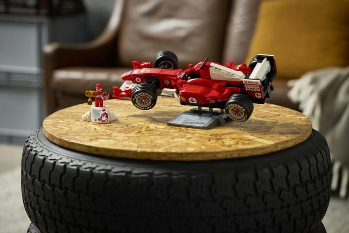 Immagine prodotto LEGO Ferrari F2004 e Michael Schumacher (11375, LEGO Icons)