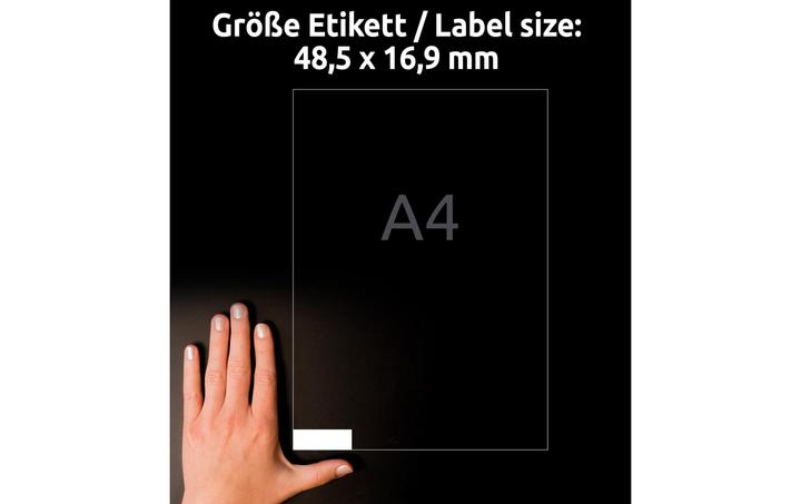 Actual product image Avery Universal labels